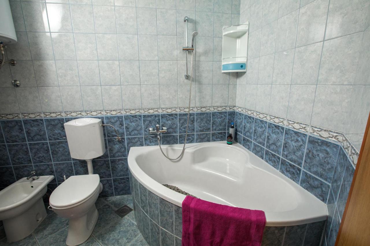 3 Bedrooms Apartman Dmt Kastela Exterior photo