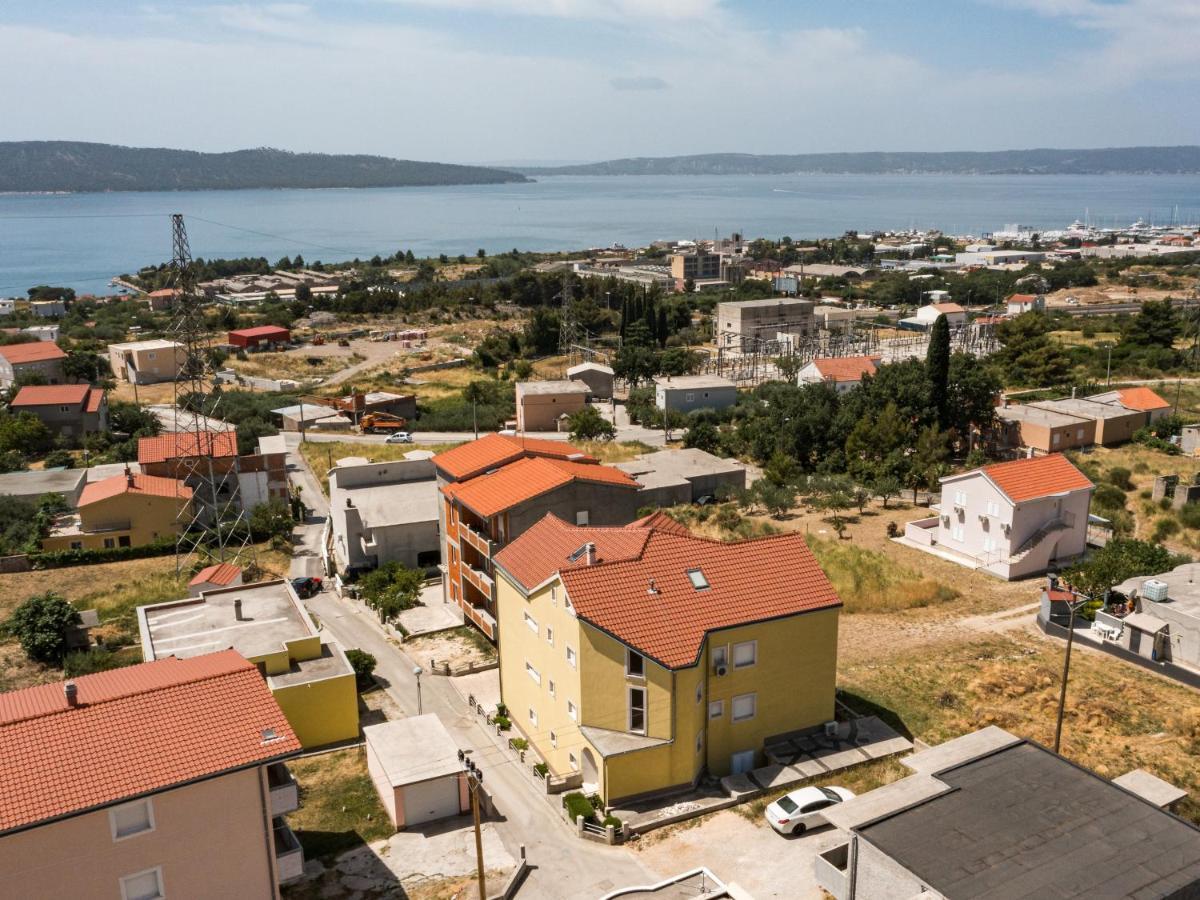 3 Bedrooms Apartman Dmt Kastela Exterior photo