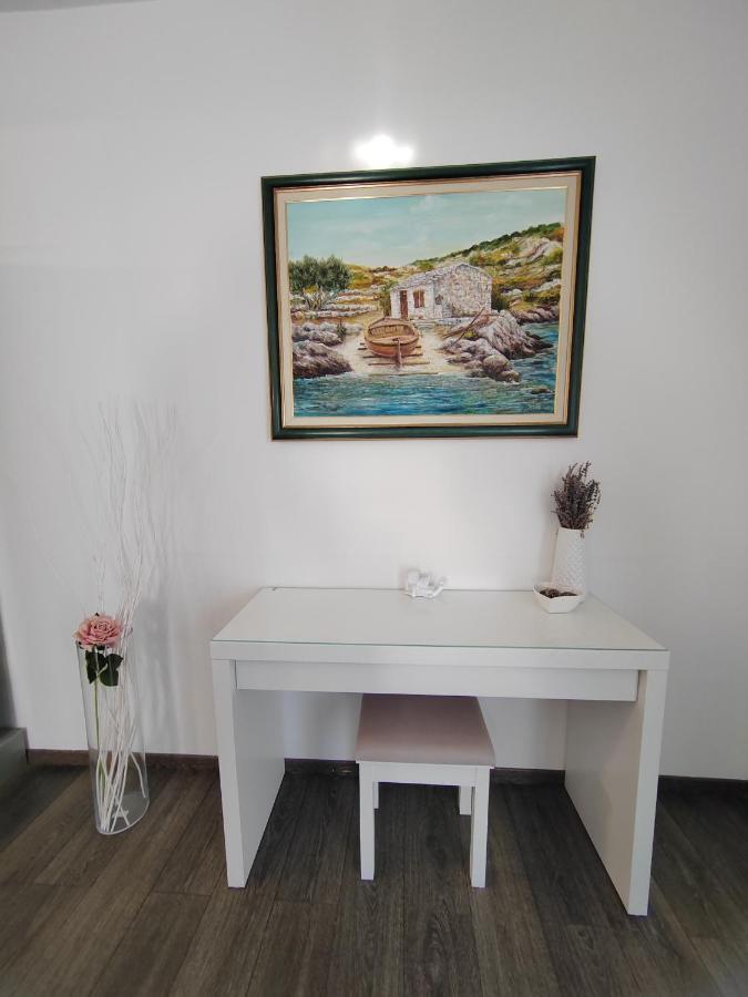 3 Bedrooms Apartman Dmt Kastela Exterior photo