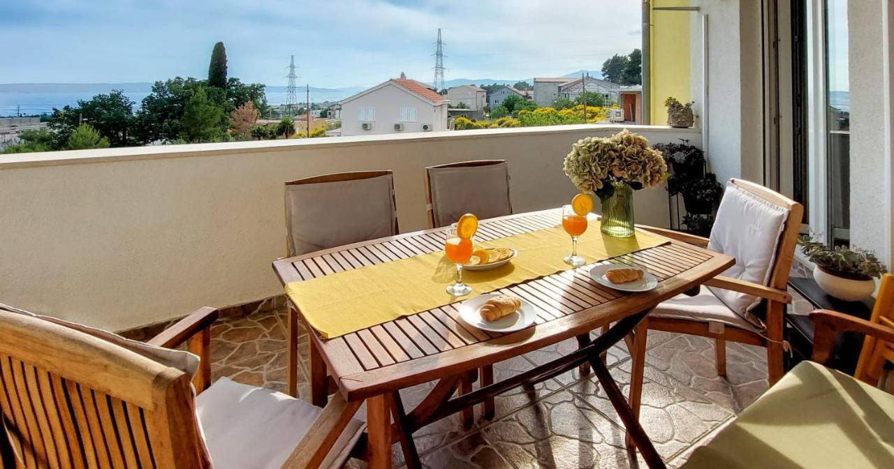 3 Bedrooms Apartman Dmt Kastela Exterior photo